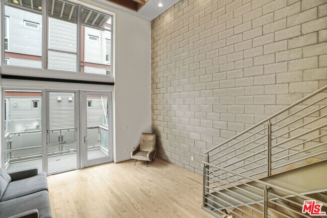 Building Photo - 3450 Cahuenga Blvd