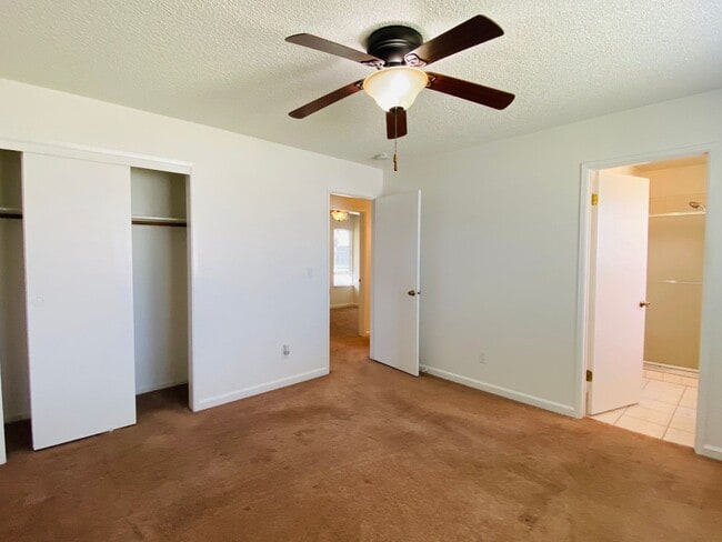 Building Photo - $2,050 Ashlan & Fowler, 3 Bedroom Home - H...