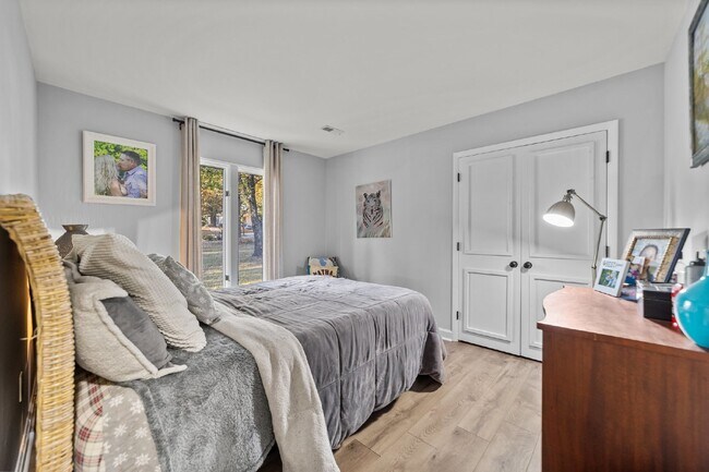 Building Photo - Nestled in the heart of Charlotte, this ch...