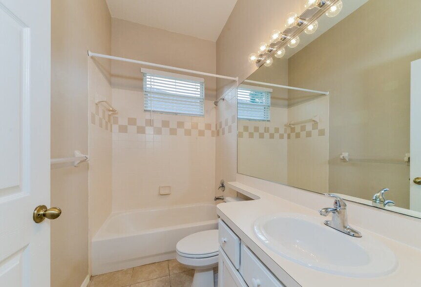 Building Photo - 6210 Blackberry Ln