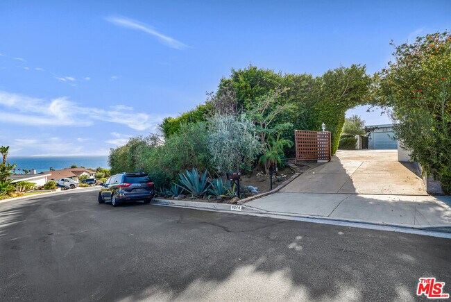 Building Photo - 6249 Tapia Dr