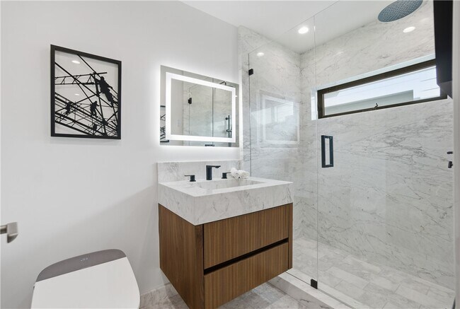 Building Photo - 400 Heliotrope Ave