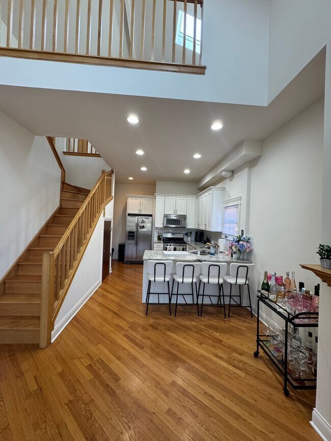Building Photo - 4 Bedroom, 3 Bathroom Impressive Lincoln P...
