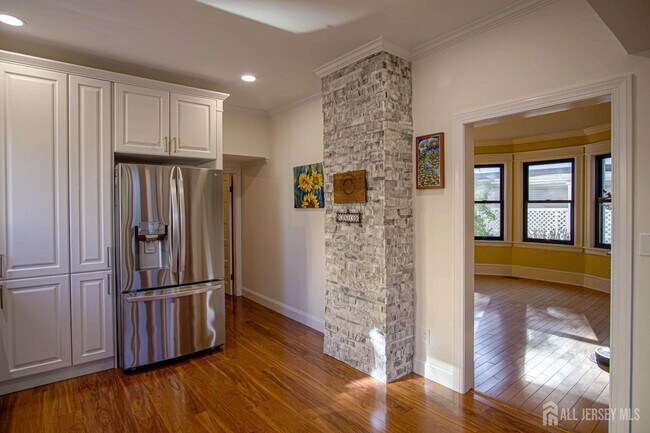 Building Photo - 9 Academy St