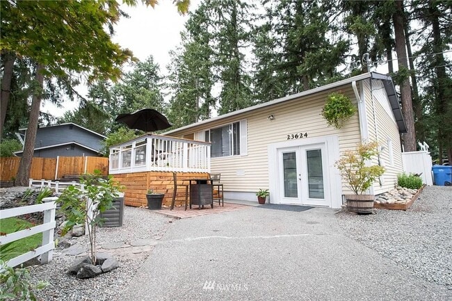 Primary Photo - 3 Bed 2 Bath Graham Home w/ Beautiful Kitc...