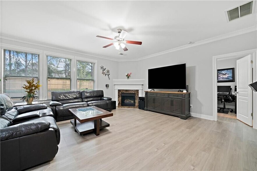 Building Photo - 5370 Breckinridge Ln