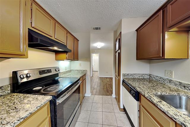 Building Photo - 9600 Royal Ln