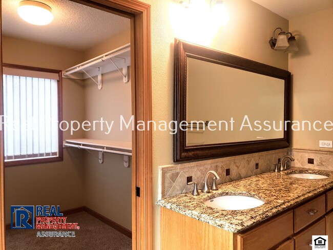 Building Photo - 15590 SW Tanager Dr