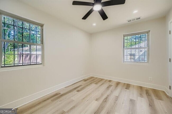 Building Photo - 3099 Delowe Dr