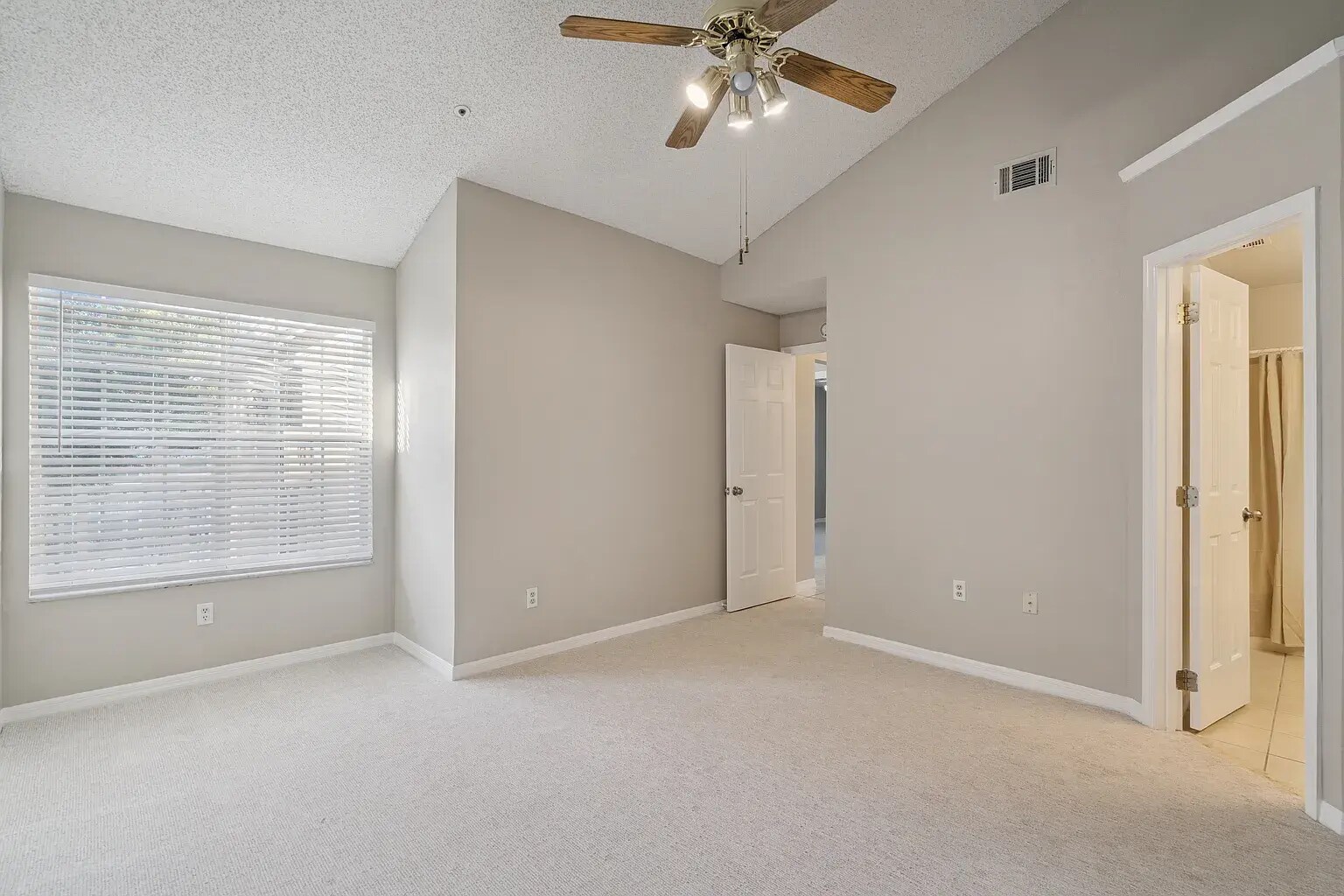 Building Photo - 682 Youngstown Pky