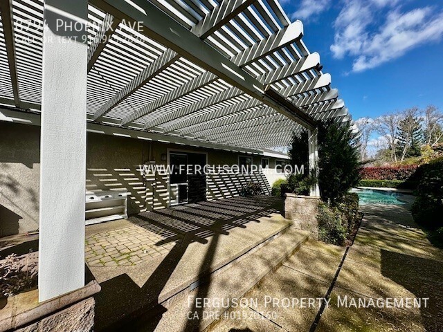 Building Photo - 8794 Phoenix Ave