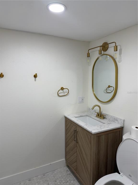 Building Photo - 2417 W Gray St