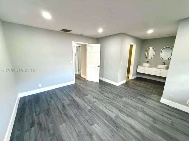 Building Photo - 2700 N 34th Ave