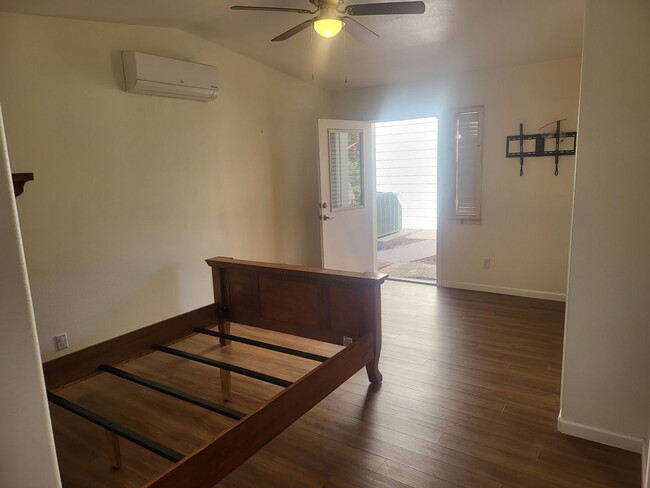 Building Photo - Private 1 Bedroom 1 Bathroom Home - Over 9...