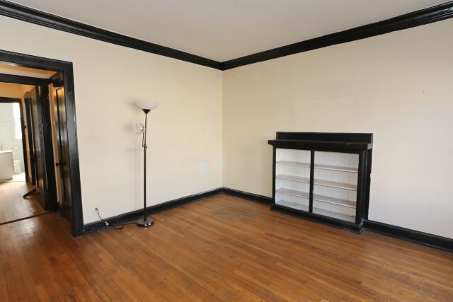 Building Photo - 1923 W Winnemac Ave