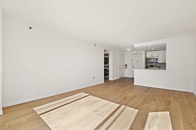 Building Photo - 20 2nd St