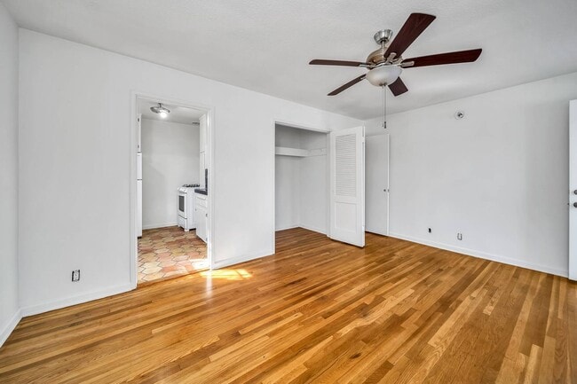 Building Photo - Studio Unit! Must see