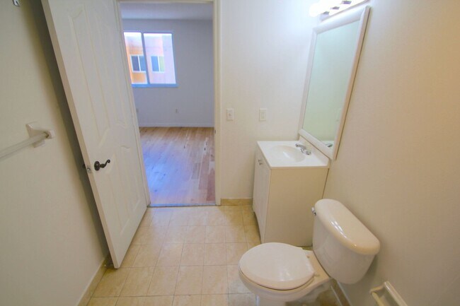 Building Photo - Modern 1-Bedroom 1-Bathroom with a den, centrally located in Miami
