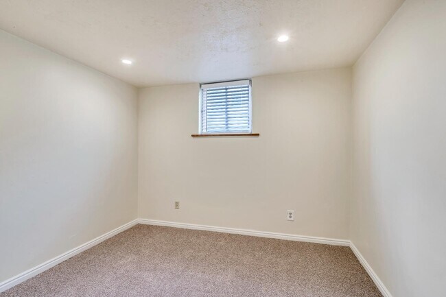 Building Photo - 172 S 600 W