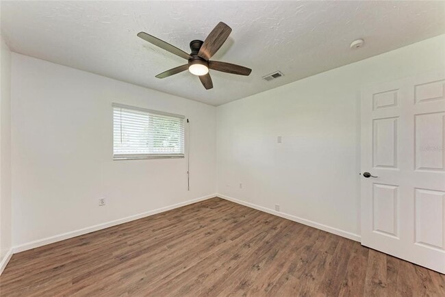 Building Photo - 451 N Shore Dr