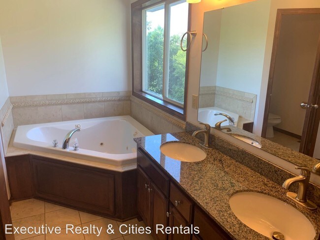 Building Photo - 6 br, 4 bath House - 6086 Summit Curve S