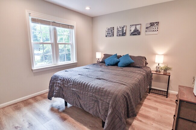 Building Photo - 9633 Cinnamon Creek Dr