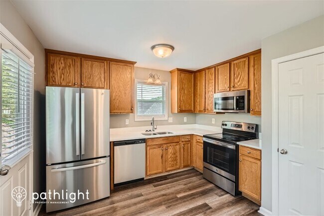 Building Photo - 213 Logan Creek Lane