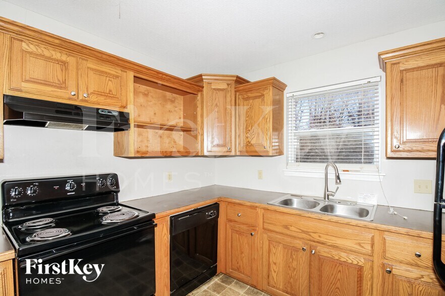 Building Photo - 410 N Titus Ave