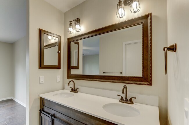 Master Bathroom - 5321 Reedham Ct