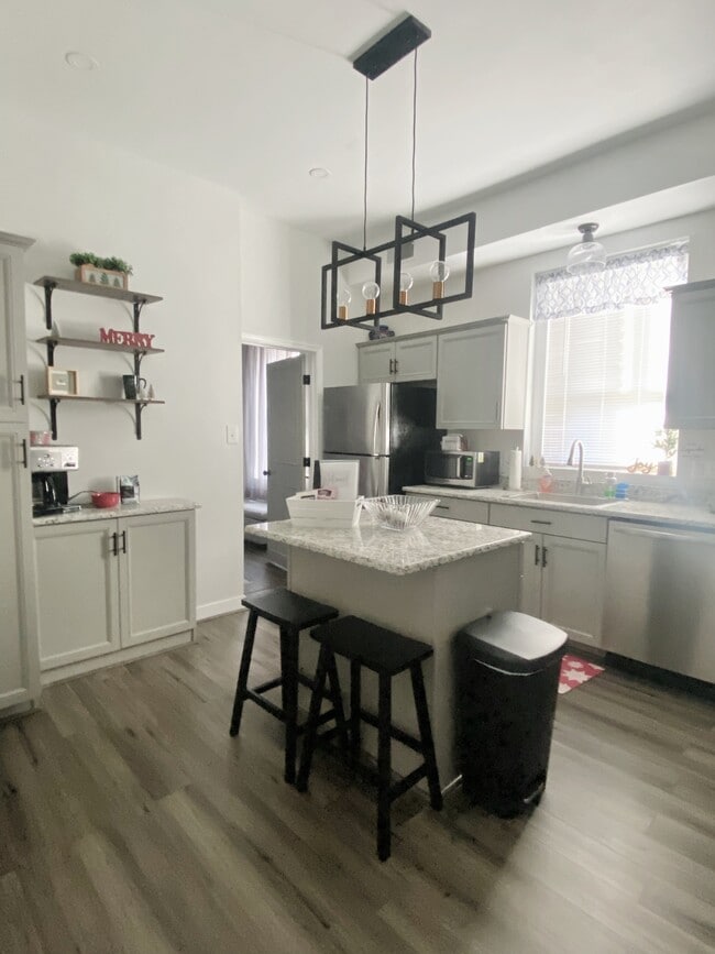 Building Photo - 7 N Robinson St