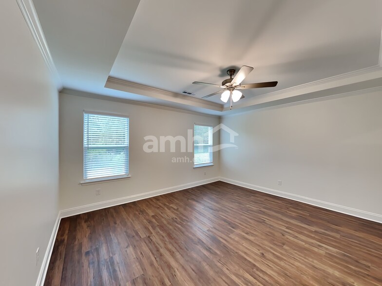 Building Photo - 5949 Hagar Vly Dr