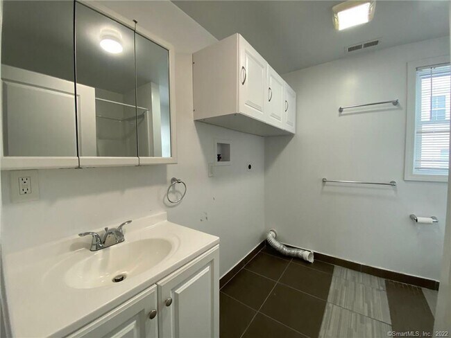 Building Photo - 29 Moulthrop St