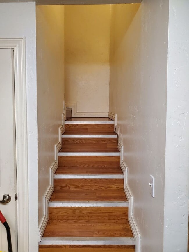 Building Photo - 4 bed 2 bath house in Edmond, OK next to UCO campus