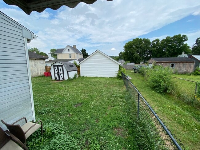 Building Photo - 220 N Vine St