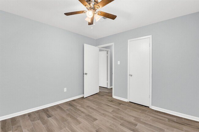 Building Photo - 10003 Windriver Dr