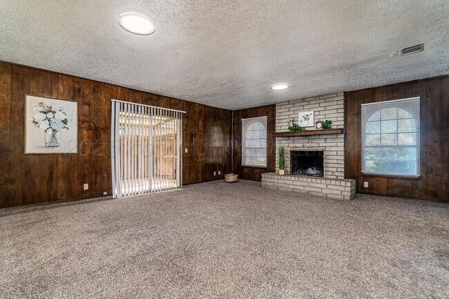 Building Photo - 5712 SW 48th Ave