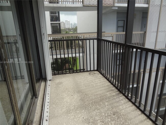Building Photo - 3401 N Country Club Dr