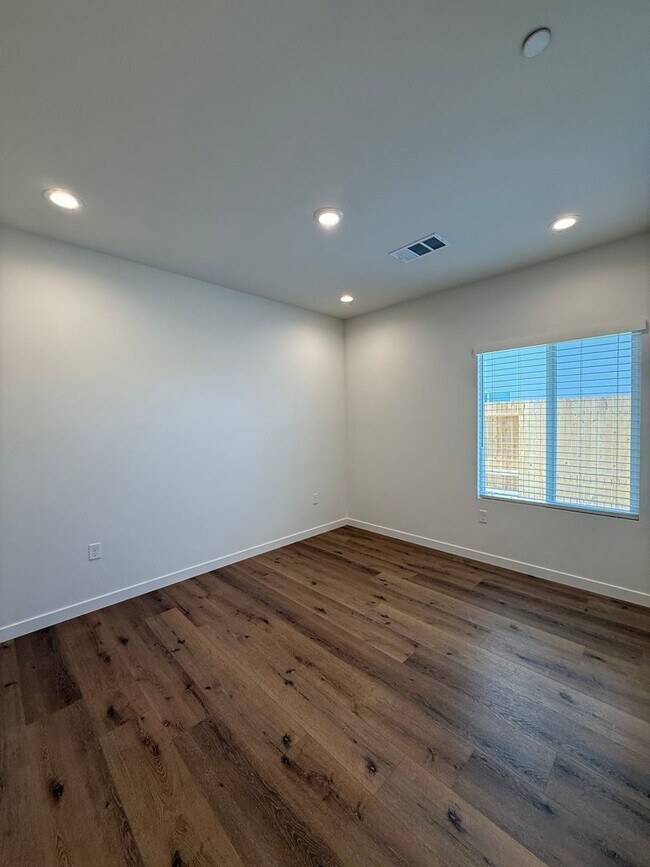 Building Photo - 16806 Mairs Dr