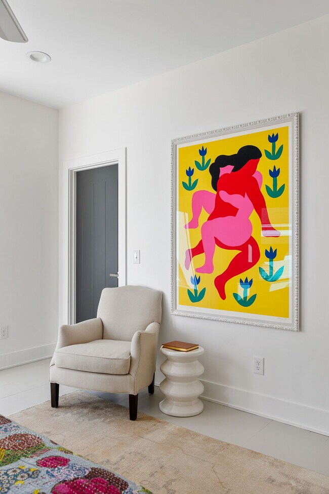 Building Photo - 508 E Huron Ave