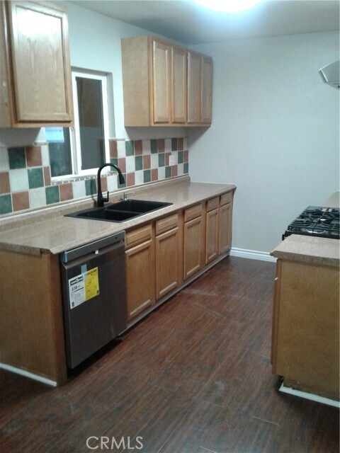 Building Photo - 924 W George St