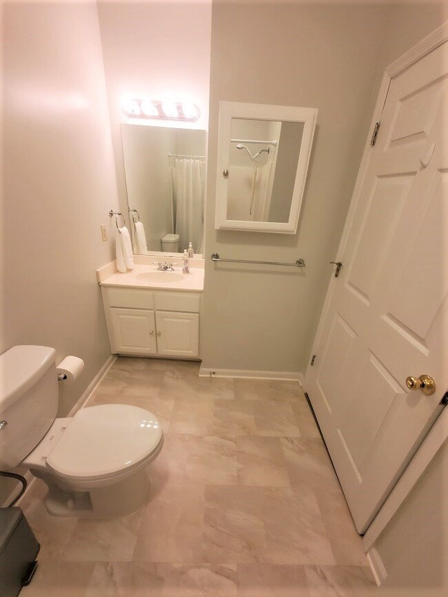 Building Photo - FULLY FURNISHED, MONTHLY LEASE 2BR condo j...