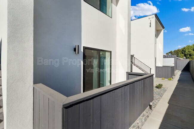 Building Photo - 1638 Elm Ave