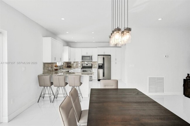 Building Photo - 1102 Meadow Lark Ave