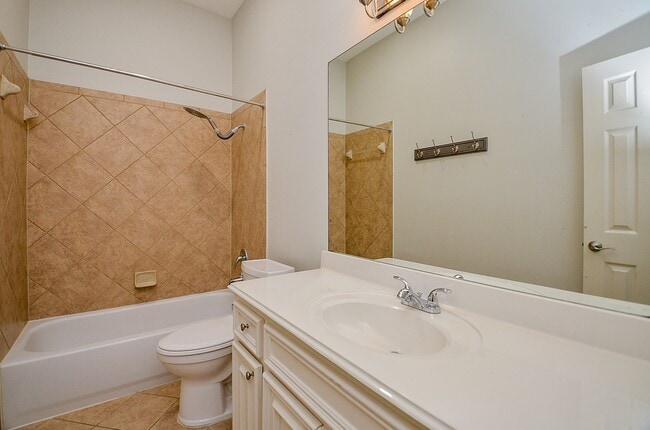 Building Photo - 26006 Palmdale Estate Dr