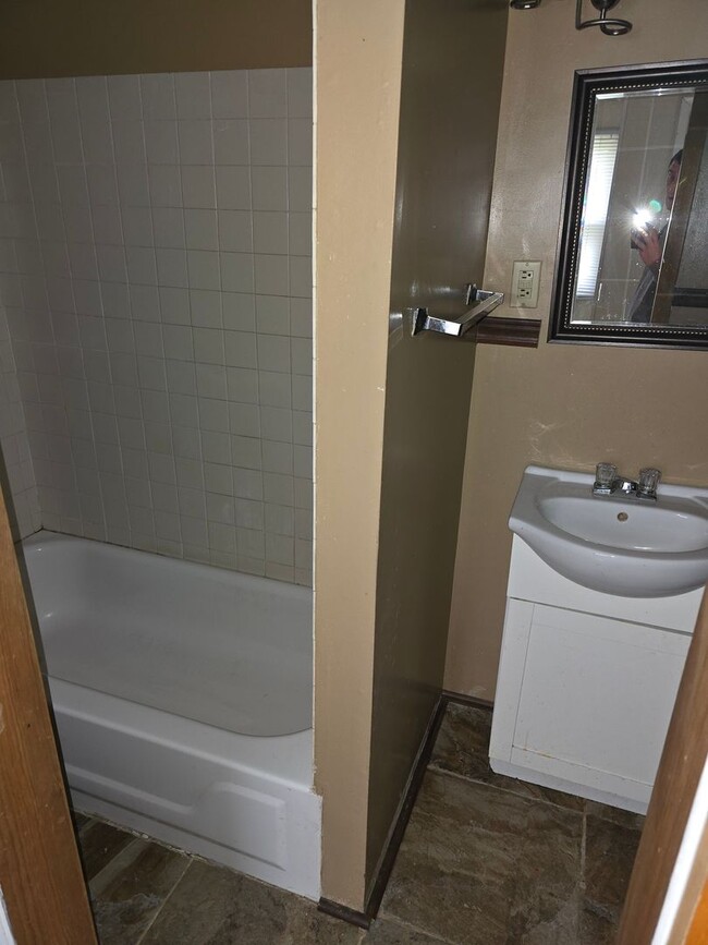 Building Photo - 3 Bedroom 2 Bathroom for $1350.00