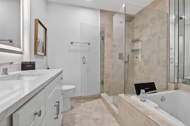 Building Photo - 20185 E Country Club Dr
