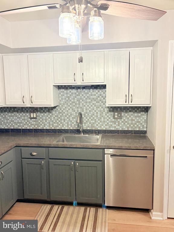 Building Photo - 54 Hillcroft Way