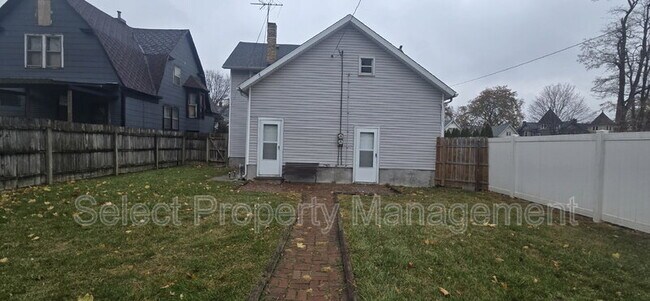 Building Photo - 1112 Lake Ave