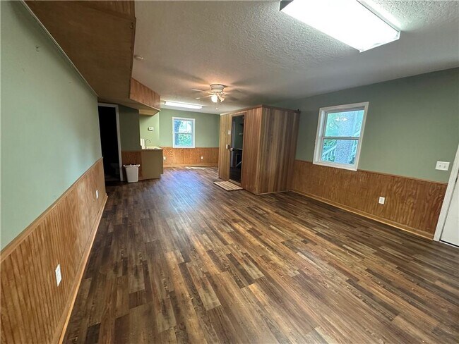 Building Photo - 109 Palmera Ln