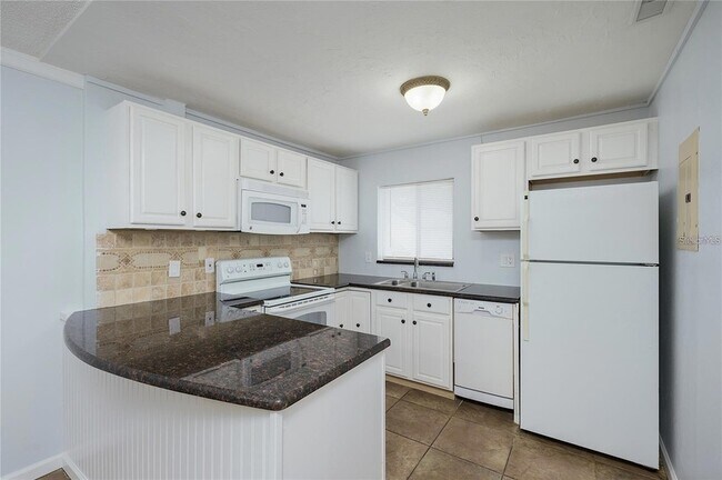 Building Photo - 2608 Hidden Lake Dr N